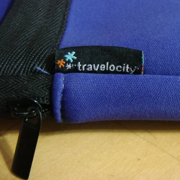 Travelocity Neoprene Padded Tablet Carrying Case - Picture 6 of 11